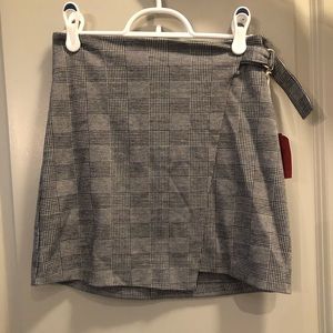 Mossimo skirt with buckle detail